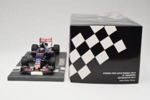 Scuderia Toro Rosso STR10 Renault #33 M. Verstappen Australian GP 2015 Minichamps 1:18 117150033 Smola – slika 6 od 7