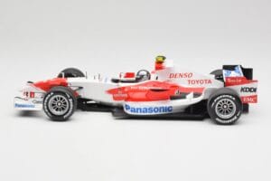 Toyota TF107 #12 J. Trulli F1 Launch Livery 2007 Minichamps 1:18 AM601321 Kovina – slika 3 od 6