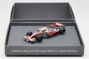 McLaren MP4-23 Mercedes #22 L. Hamilton F1 World Champion 2008 Minichamps 1:43 B66962422 Kovina – slika 4 od 4