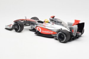 McLaren MP4-24 #1 L. Hamilton 2009 Dealer Edition Minichamps 1:18 503091801 Kovina – slika 5 od 6