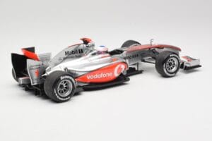 McLaren MP4-25 Vodafone #1 J. Button F1 2010 Minichamps 1:18 530101871-R1 Kovina – slika 2 od 7