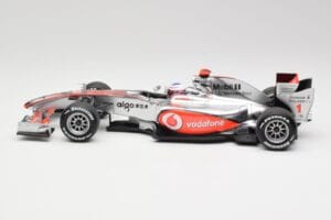McLaren MP4-25 Vodafone #1 J. Button F1 2010 Minichamps 1:18 530101871-R1 Kovina – slika 3 od 7