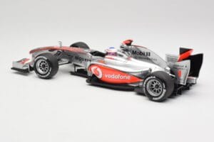 McLaren MP4-25 Vodafone #1 J. Button F1 2010 Minichamps 1:18 530101871-R1 Kovina – slika 5 od 7