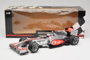 McLaren MP4-25 Vodafone #1 J. Button F1 2010 Minichamps 1:18 530101871-R1 Kovina – slika 7 od 7