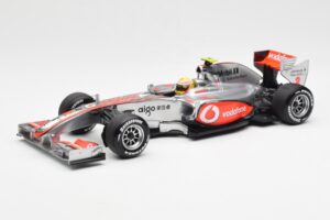 Vodafone McLaren Mercedes MP4-25 #3 L. Hamilton F1 Showcar 2010 Minichamps 1:18 530101872 Kovina