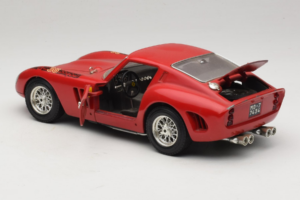 Ferrari 250 GTO Rdeč Bburago 1:18 B003 Kovina – slika 5 od 8