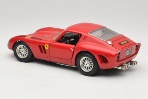 Ferrari 250 GTO Rdeč Bburago 1:18 B003 Kovina – slika 7 od 8