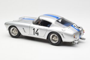 Ferrari 250 GT SWB #14 P. Noblet / J. Guichet Team Noblet 3rd Place 24 Hours of Le Mans 1961 CMC 1:18 M-079 Kovina – slika 5 od 6