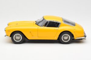 Ferrari 250 GT SWB Rumen CMC 1:18 M-054 Kovina – slika 3 od 6