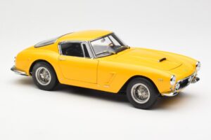 Ferrari 250 GT SWB Rumen CMC 1:18 M-054 Kovina – slika 4 od 6