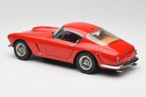 Ferrari 250 GT SWB Rdeč CMC 1:18 M-046 Kovina – slika 5 od 6