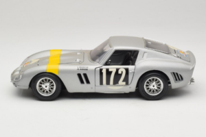 Ferrari 250 GTO #172 L. Bianchi / G. Berger Tour de France 1962 Srebrn Omejena Izdaja Bburago 1:18 3011-S1 Kovina – slika 4 od 8