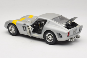 Ferrari 250 GTO #172 L. Bianchi / G. Berger Tour de France 1962 Srebrn Omejena Izdaja Bburago 1:18 3011-S1 Kovina – slika 5 od 8