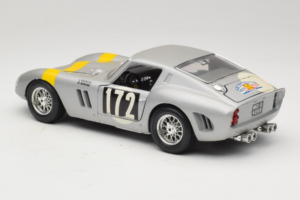 Ferrari 250 GTO #172 L. Bianchi / G. Berger Tour de France 1962 Srebrn Omejena Izdaja Bburago 1:18 3011-S1 Kovina – slika 7 od 8