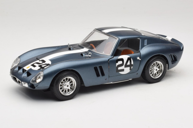 Ferrari 250 GTO #24 Moder Bela Proga 1962 Bburago 1:18 3011-B2 Kovina