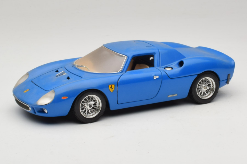 Ferrari 250 LM Moder Bburago 1:18 3033-B1 Kovina