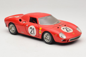 Ferrari 250 LM #21 M. Gregory / J. Rindt 24 Hours of Le Mans 1965 Bburago 1:18 3033-P2 Kovina – slika 6 od 8