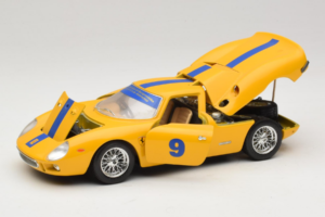 Ferrari 250 LM #9 Rumen 1965 Bburago 1:18 3033-Y1 Kovina – slika 2 od 8