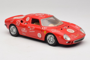 Ferrari 250 LM Rdeče-Bel Essen Autographs Omejena Izdaja Bburago 1:18 3033-P4 Kovina – slika 6 od 8