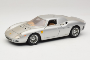 Ferrari 250 LM Srebrn Bburago 1:18 3033-S1 Kovina