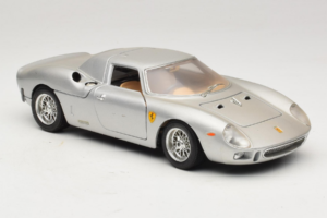 Ferrari 250 LM Srebrn Bburago 1:18 3033-S1 Kovina – slika 6 od 8