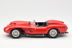 Ferrari 250 Testa Rossa Pontoon Fender Rdeč CMC 1:18 M-071 Kovina – slika 3 od 6