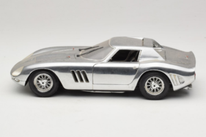 Ferrari 275 GTB Chrome Srebrna Guiloy 1:18 B004 Kovina – slika 4 od 8