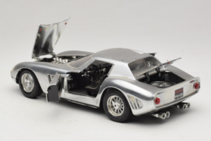 Ferrari 275 GTB Chrome Srebrna Guiloy 1:18 B004 Kovina – slika 5 od 8