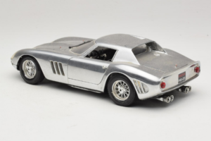 Ferrari 275 GTB Chrome Srebrna Guiloy 1:18 B004 Kovina – slika 7 od 8