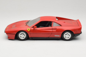 Ferrari 288 GTO Rdeč Tonka 1:18 3233 Kovina – slika 4 od 8