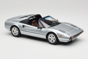 Ferrari 308 GTS Srebrna Norev 1:18 187934 Kovina – slika 5 od 7