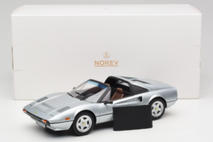 Ferrari 308 GTS Srebrna Norev 1:18 187934 Kovina – slika 7 od 7