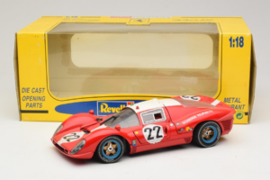 Ferrari 330 P4 #22 Scuderia Filipinetti Poor Condition 1967 Revell 1:18 48825-P1 Kovina – slika 8 od 8