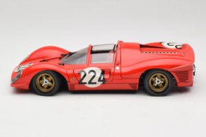 Ferrari 330 P4 #224 Rdeč 1967 Revell 1:18 48825-P2 Kovina – slika 4 od 7