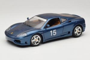 Ferrari 360 Modena #15 Omejena Izdaja Moder Metalik Bburago 1:18 3358-F1 Kovina
