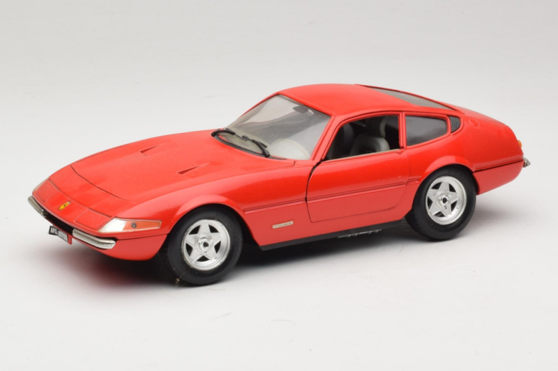 Ferrari 365 GTB/4 Daytona Rdeč Techno Giodi 1:18 40011-P2 Kovina