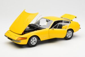 Ferrari 365 GTB/4 Daytona Rumen Kyosho 1:18 08162Y Kovina – slika 2 od 8