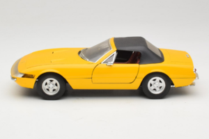 Ferrari 365 GTS Rumen S Črno Streho Solido 1:18 8018 Kovina – slika 4 od 8