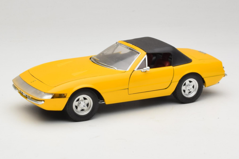 Ferrari 365 GTS Rumen S Črno Streho Solido 1:18 8018 Kovina