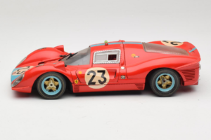 Ferrari 412P #23 W. Mairesse / J. Beurlys Le Mans 1967 Rdeč Revell 1:18 48826 Kovina – slika 4 od 8