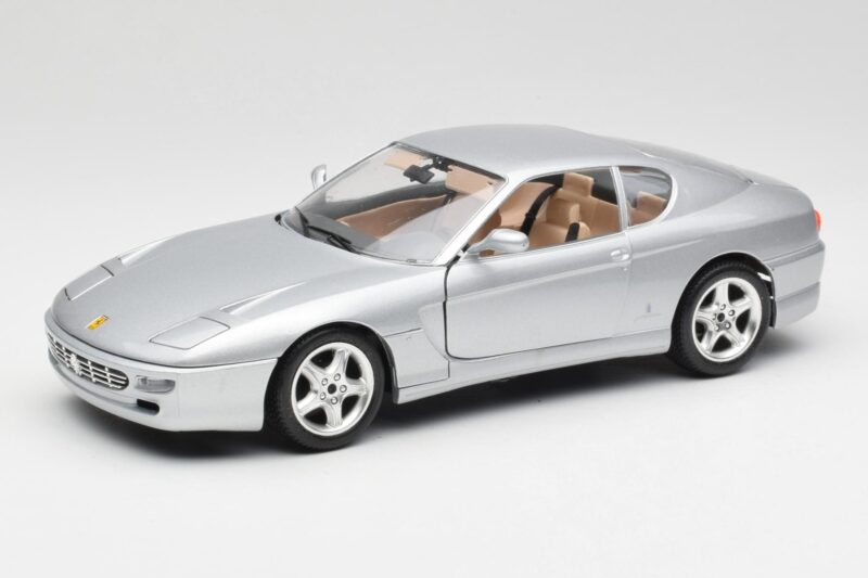 Ferrari 456 GT Srebrn Bburago 1:18 3036-M2 Kovina