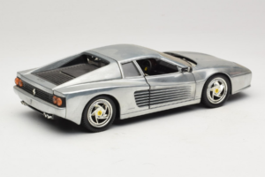 Ferrari 512M Chrome Silver Hot Wheels 1:18 25739 Kovina – slika 3 od 8