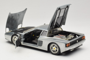 Ferrari 512M Chrome Silver Hot Wheels 1:18 25739 Kovina – slika 5 od 8