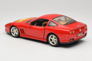 Ferrari 550 Maranello 22 Jahre Ferrari Model Club Rdeč Bburago 1:18 3064-P2 Kovina – slika 7 od 8