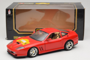 Ferrari 550 Maranello 22 Jahre Ferrari Model Club Rdeč Bburago 1:18 3064-P2 Kovina – slika 8 od 8