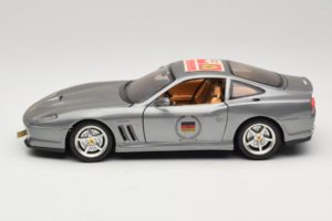 Ferrari 550 Maranello 25 Ferrari Model Club Srebrna Bburago 1:18 3344-S1 Kovina – slika 4 od 7