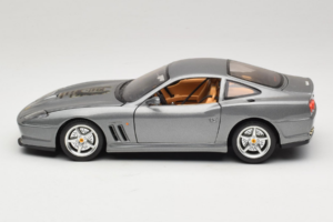 Ferrari 550 Maranello 25 Jahre Ferrari Model Club Srebrna 2. Različica Bburago 1:18 3064-S1 Kovina – slika 4 od 8