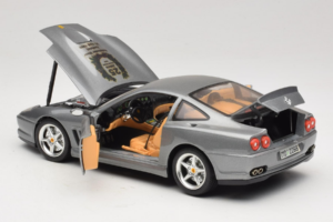 Ferrari 550 Maranello 25 Jahre Ferrari Model Club Srebrna 2. Različica Bburago 1:18 3064-S1 Kovina – slika 5 od 8