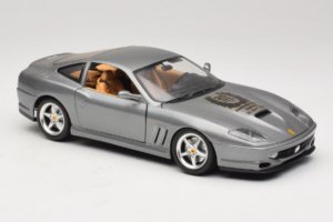 Ferrari 550 Maranello 25 Jahre Ferrari Model Club Srebrna 2. Različica Bburago 1:18 3064-S1 Kovina – slika 6 od 8