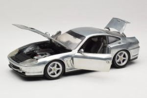 Ferrari 550 Maranello Chrome Silver Hot Wheels 1:18 25740 Kovina – slika 2 od 8